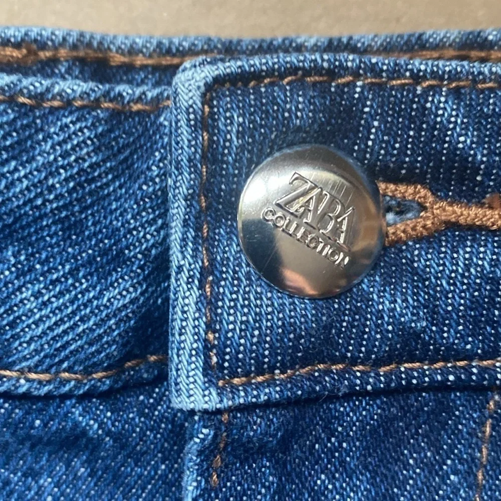 Zara Jean Shorts Raw Distressed Hem High Rise Dark Wash Size 10 - Picture 13 of 15